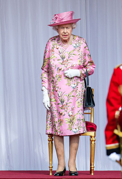 پیراهن گلی ملکه انگلیس